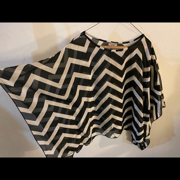 Chevron Sheer Top - Picture 4 of 4